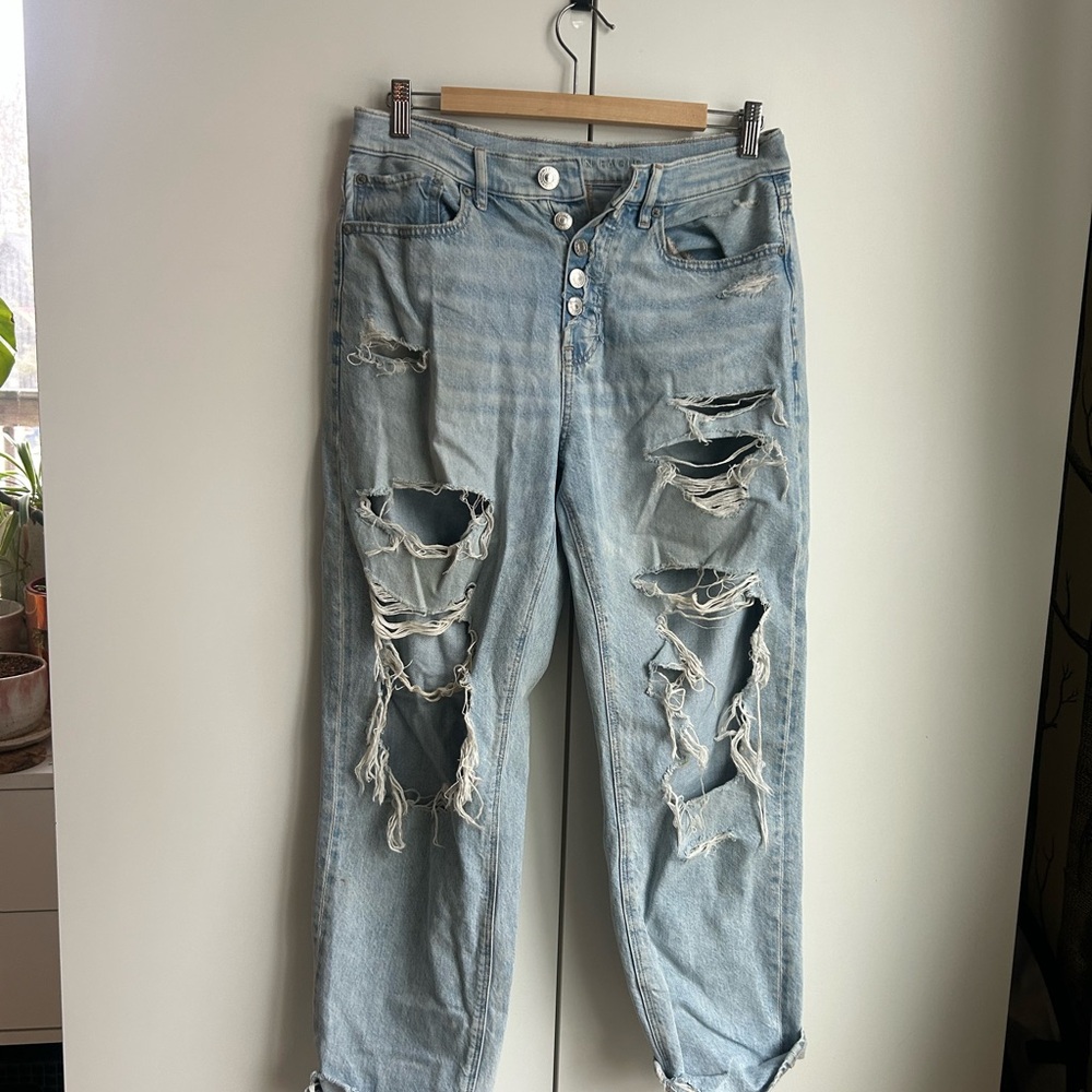 American Eagle Outfitters Light Blue Distressed Boyfriend Jeans